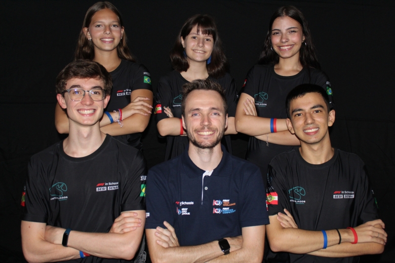 Equipe da Escola SESI em SC participa de campeonato de robótica em Portugal