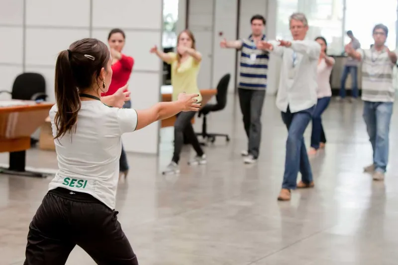 Ginástica laboral melhora saúde e disposição de trabalhadores, aponta estudo