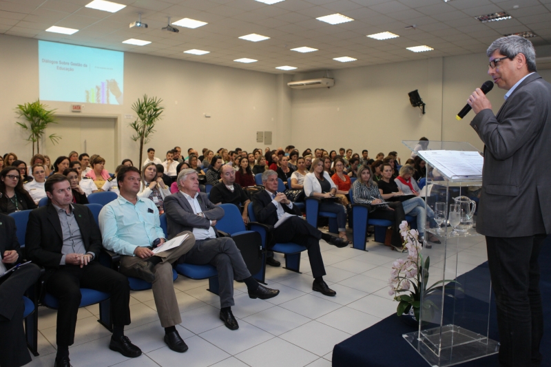 Paiva Neto destacou a importância de alinhar a gestão escolar à oferta educacional proposta pela unidade (Foto: Filipe Scotti)