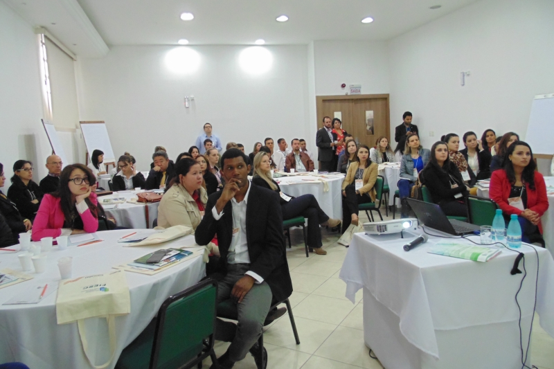 Ao todo, 46 profissionais participaram do evento em Itajaí (Foto: Luana Lemke)